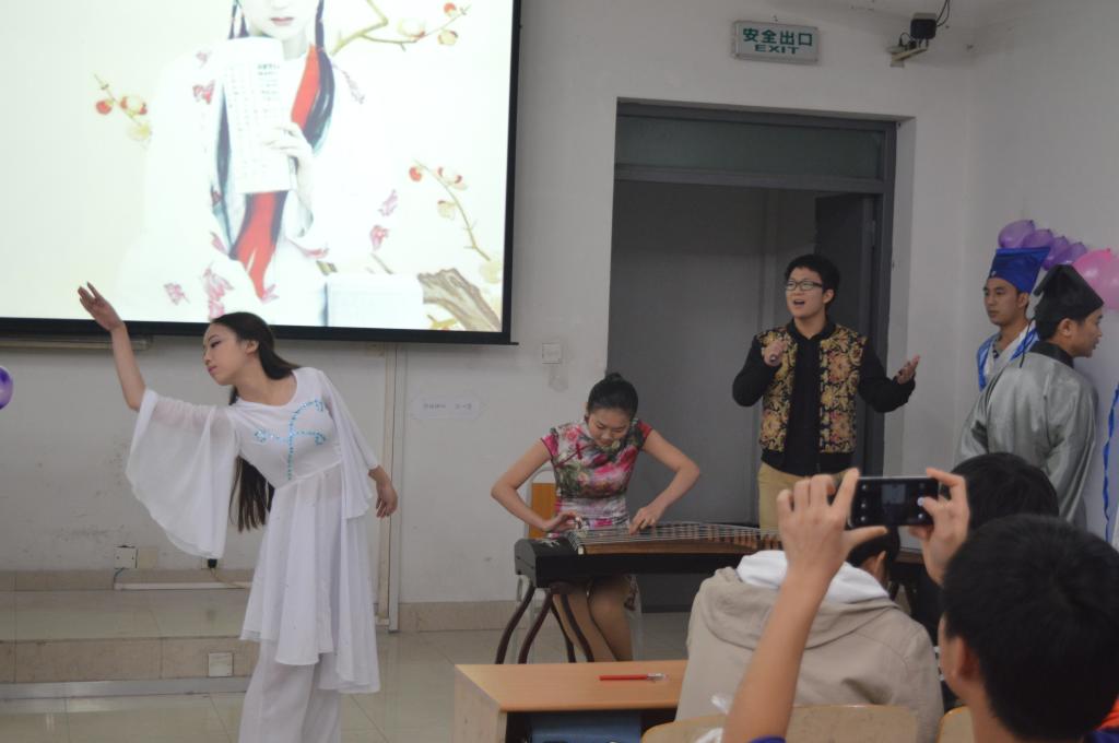 舞台剧《红楼梦外传》